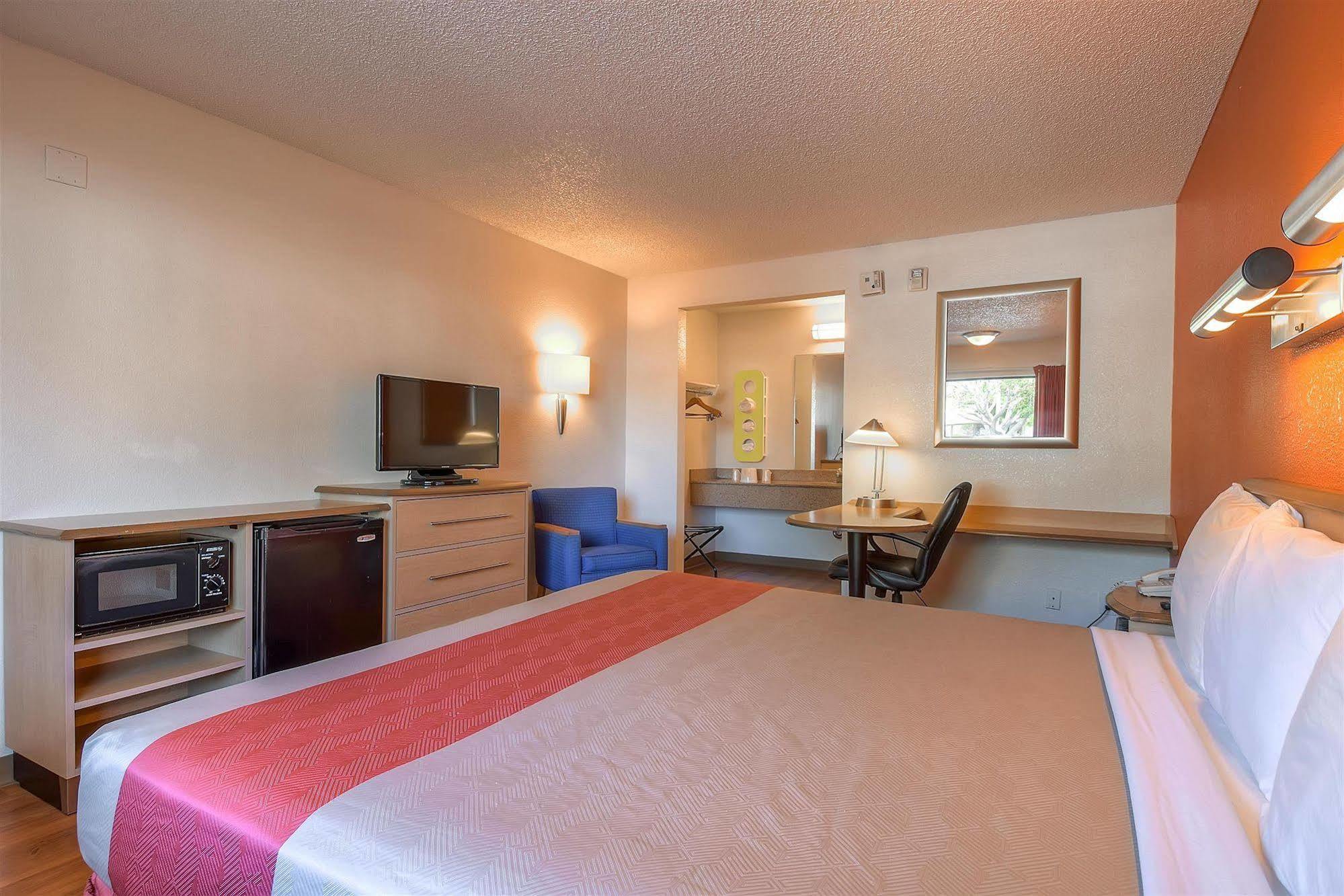 Motel 6-Carlsbad, Ca - East Near Legoland Exterior photo